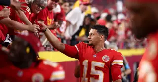 Mahomes, Walker power Chiefs to OT win over Colts