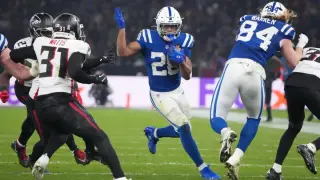 SportsLine uncovers 2026 fantasy draft cheat sheet: top QB, RB, WR, TE picks