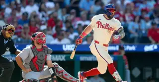Schwarber's Late Rally Lifts Phillies to Walk-Off Nine-Game Win Streak