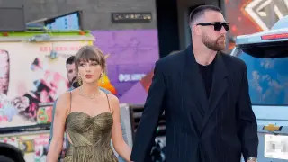 Raiders Fan’s ‘3s Off the Field’ Sign Mocks Kelce-Swift Romance During 30-27 Chiefs Win