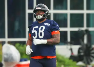Bears right tackle Wright sidelined by elbow injury at camp