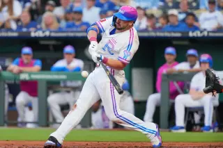 Royals Lose Pasquantino to Hamate Fracture as Rave Earns Call-Up