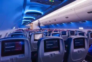 Delta trims snacks on short-haul flights, keeps service on longer legs