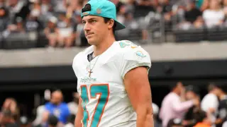Bengals edge winless Dolphins 31-24 as missed extra point seals spread