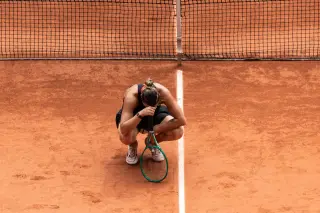 Venus Williams consoles Sabalenka after windy French Open exit