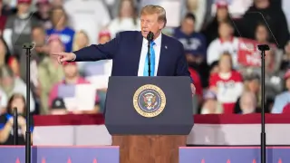 Midterm Campaigns Clash as Trump Defies GOP Strategy in Losing Races