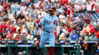 Schwarber Cranks 350th HR as Phillies Edge Giants 3-2