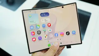 Apple's iPhone Duo Launch Ignites Foldable Market, Boosting Samsung Sales