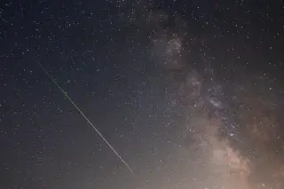 Epsilon Perseids Shine Under Dark New-Moon Skies Tonight