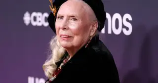 Joni Mitchell Naturalizes as U.S. Citizen After 62 Years