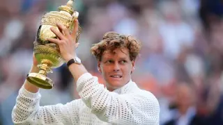 Sinner Clinches Wimbledon Title Defense in Thriller Over Zverev