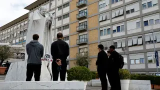 Pope Leo XIV to Leave Hospital After Lung Cancer Surgery, Eyes November South America Trip