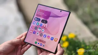 One UI 9.5 leak hints at depth-rich redesign and AI dialer for Galaxy phones