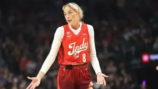 Portland rally and boos highlight heated debate over Sophie Cunningham and women's sports