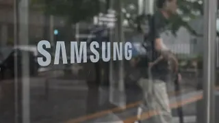 Samsung unveils Flex Titanium display for next-gen Galaxy foldables