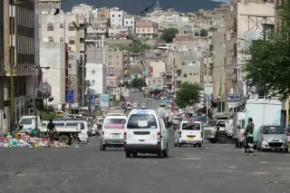 Houthis encircle Taiz as government forces push into Marib