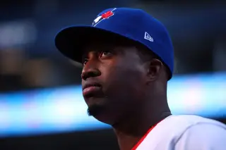 Sánchez exits Jays game after ball from stands hits him; fan ejected