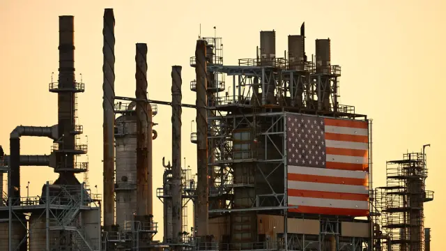 Trump Weighs Diesel Export Ban as U.S. Prices Hit Record Highs