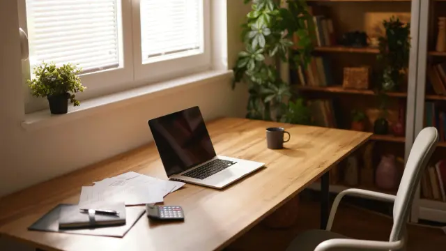Desk-Side Tech and Comfort: A Cross-Platform Look at Home Office Upgrades