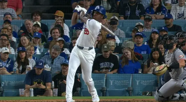 De Paula Sparks Dodgers’ Late Surge to an 8-2 Win Over the Giants