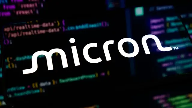 Micron Shares Slide Post-Earnings Despite Cramer's Bullish Stance