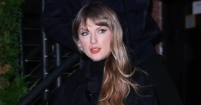 Taylor Swift Dines with Family in New York City