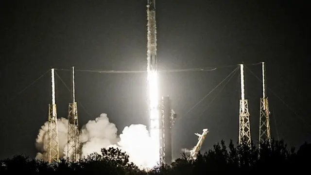 SpaceX Falcon 9 lifts off Cape Canaveral for Globalstar 2-R, booster set for Landing Zone 40 amid sonic booms