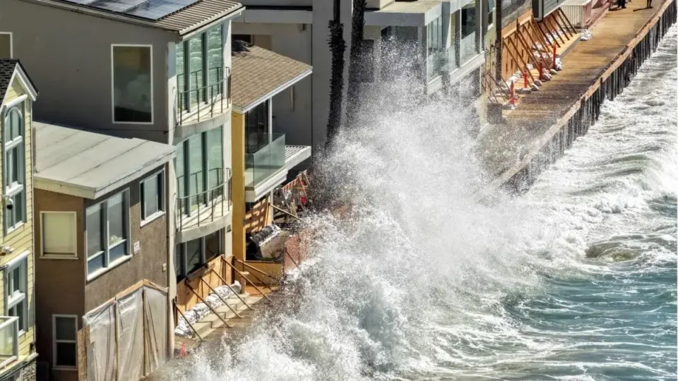 Record El Niño Drives Massive Kelvin Wave Toward California Coast