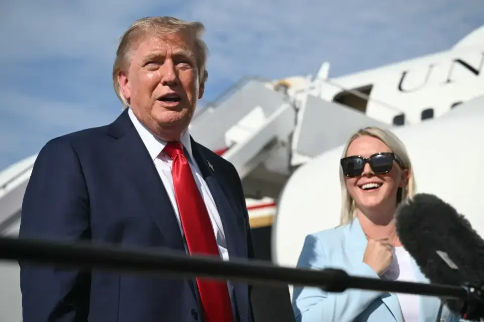 Leavitt Exits White House for MAGA Inc. Role Ahead of Midterms