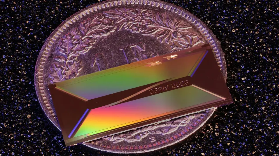 Chip-scale ultrafast laser breakthrough could bring lab-grade power to handheld devices