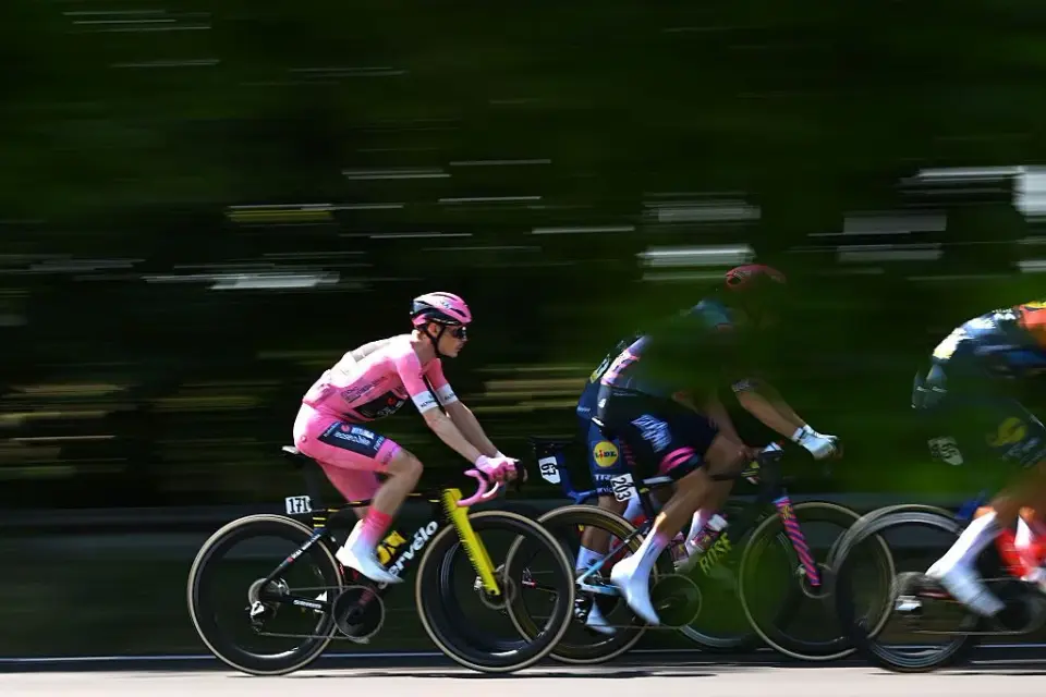 Giro d'Italia Stage 15: Milan GC Neutralised Amid Safety Protest