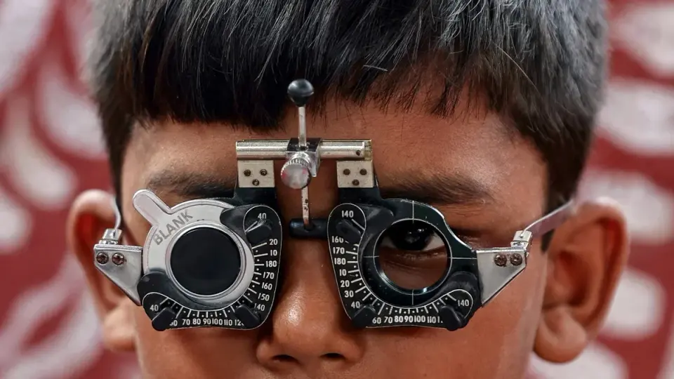 Wealth, Racism and the Pace of Aging Revealed by Epigenetic Clocks