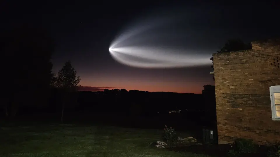 Pre-Dawn Falcon 9 Launch Creates 'Space Jellyfish' Over US East Coast
