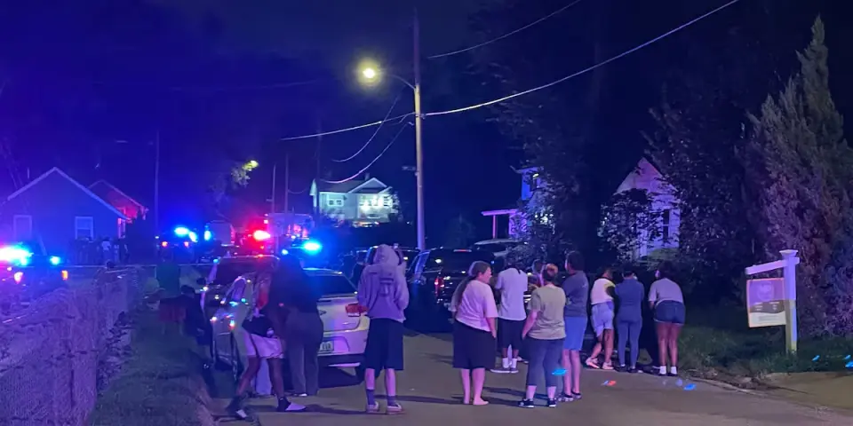 Armed standoff tied to Westroads Mall shoplifting ends with suspect in custody
