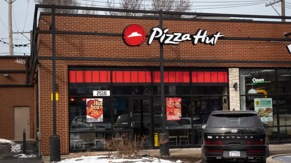 Pizza Hut exits Yum Brands in $2.7B split sale to LongRange Capital and Yum China