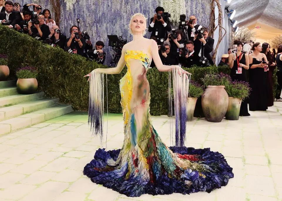 Met Gala 2026 Opens on the Red Carpet with Wintour and Chamberlain at the Forefront