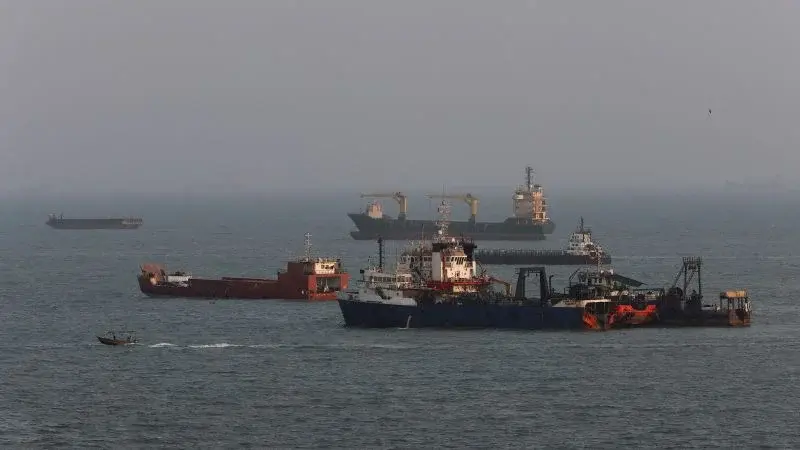 Iran vows 'will not submit' as US readies sanctions and Hormuz remains volatile