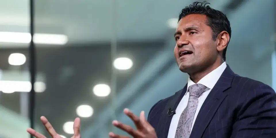 Palantir CTO Claims AI Researchers Smoke to Signal Faith in Cancer Cures