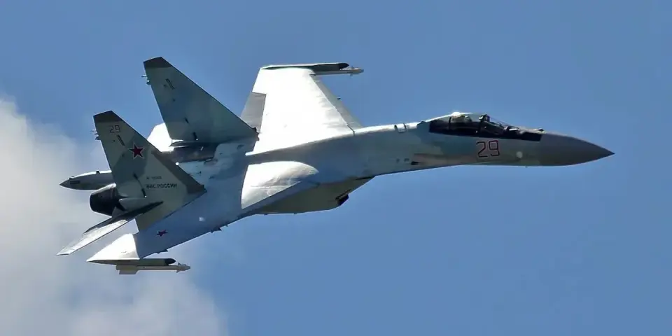 Midair Collision Destroys Two Russian Su-35S Fighters Over Kursk