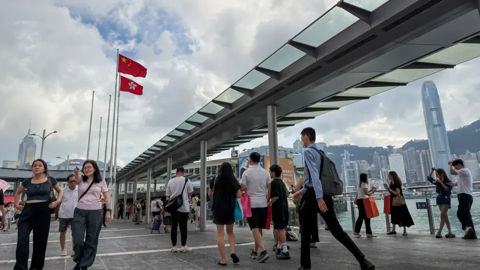 China Q3 Growth Rebounds to 4.5% on Export Strength Despite Investment Slump