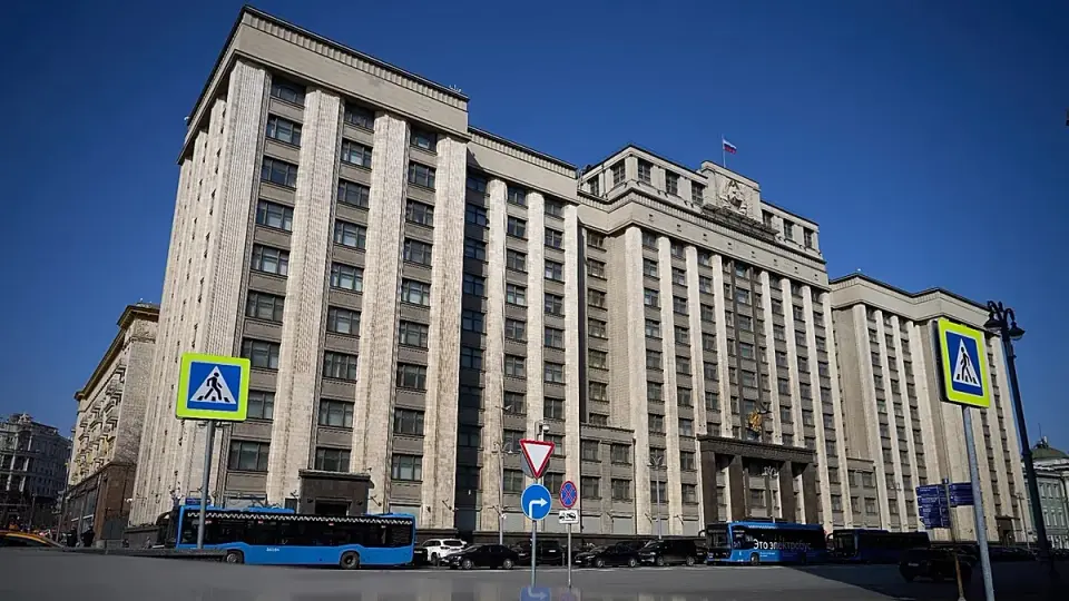 Russia tightens grip on expatriate critics with sweeping 'traitor' law