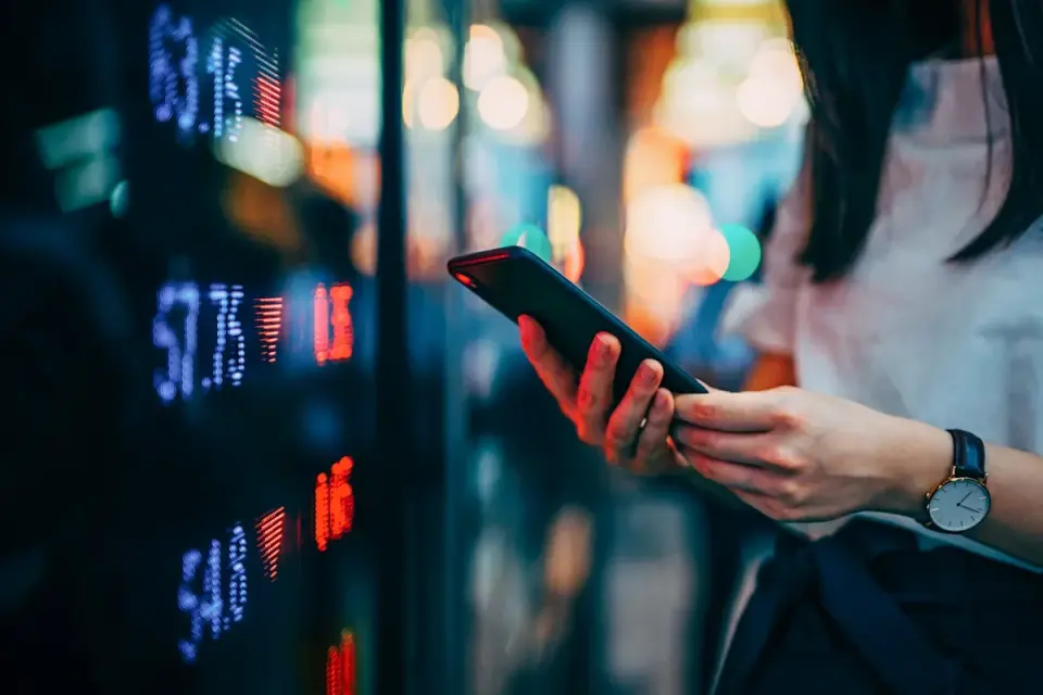 Tech Sell-Off and Oil Spike Drive Market Volatility Amid AI Financing Fears