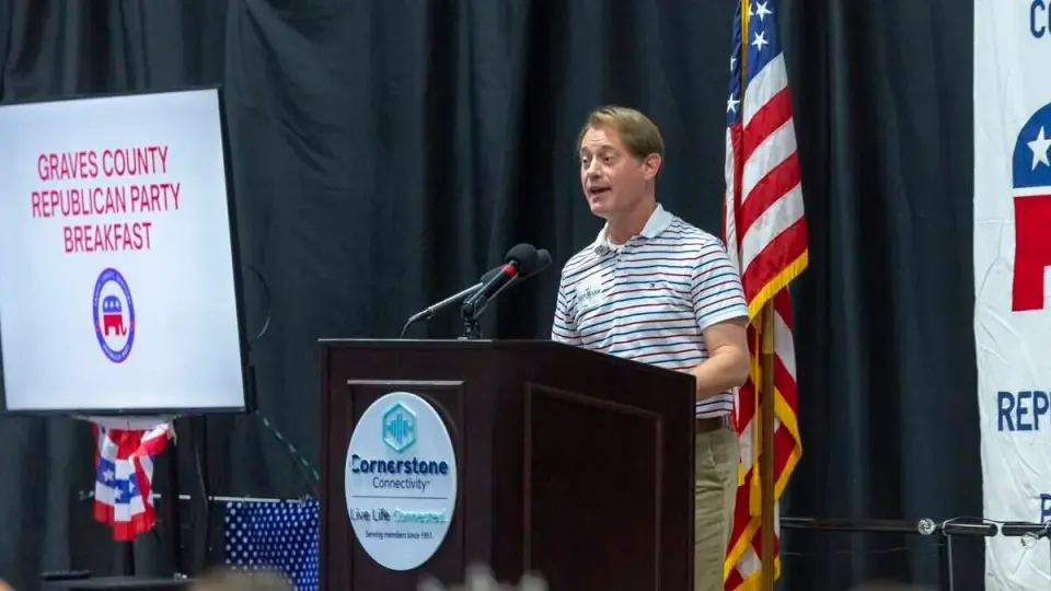Adams shelves 2027 KY governor bid, backs Comer at Fancy Farm