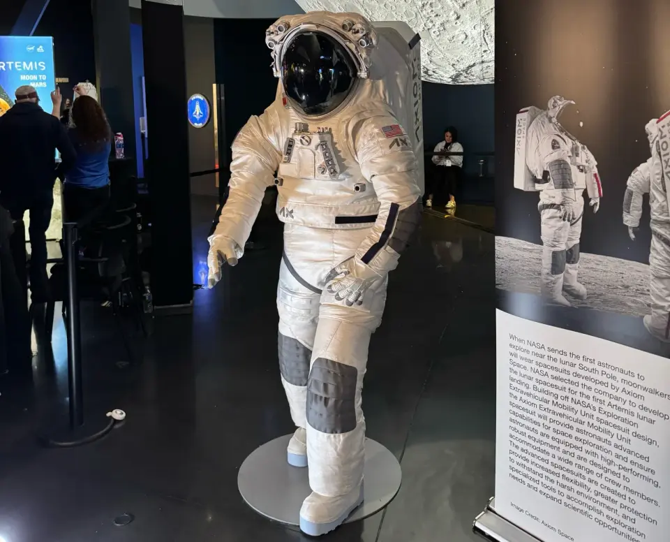 Artemis Crew Face Mobility and Dust Challenges That Deep-Sea Tech Could Solve