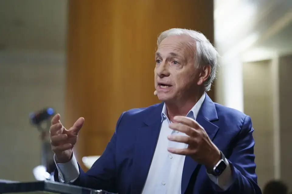 Dalio Warns AI Bubble Nears Bursting Point as Debt-Fueled Spending Collides with Rising Rates