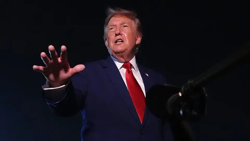 Trump touts 'wall of steel' blockade to control Hormuz