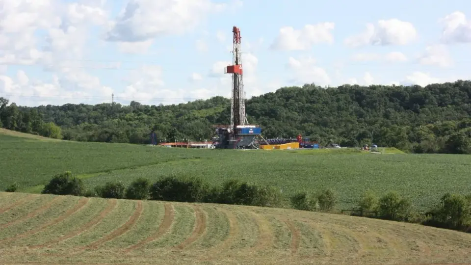 US Oil Rigs Edge Up as Drilling Activity Rebounds