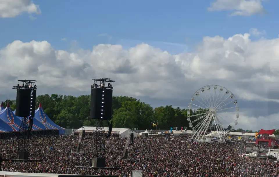 Man fined £182 after pleading guilty to public decency offence for sex on Download Festival ferris wheel