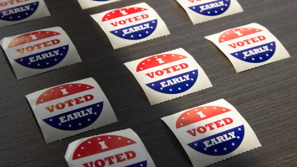 Klobuchar Leads DFL as GOP Field Grows in Minnesota Governor Primary