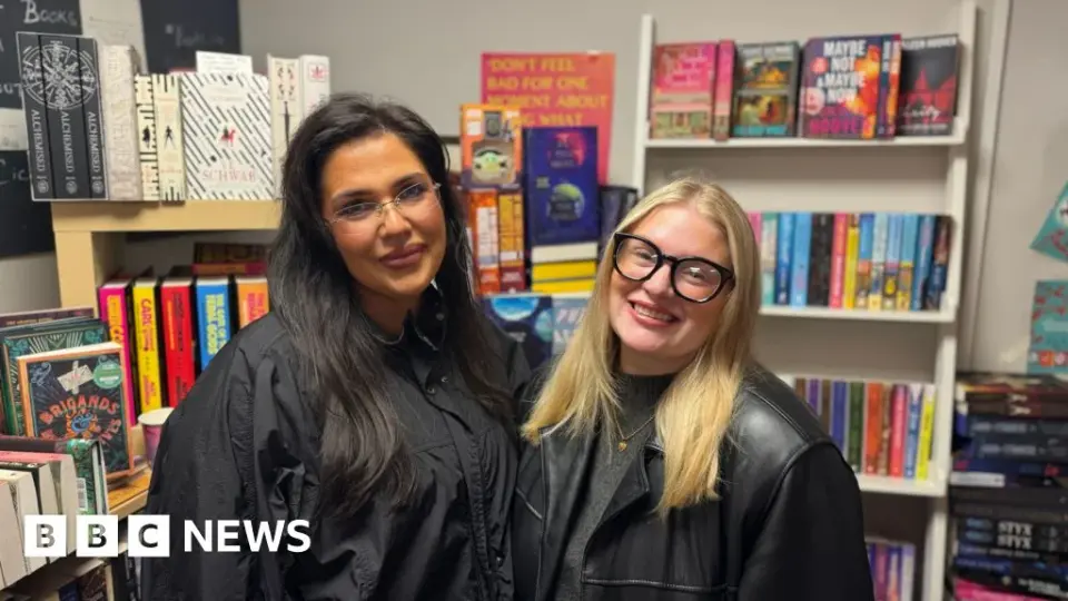Midnight Rush: ACOTAR Fans Celebrate Maas’s Return in Rain and Ritual